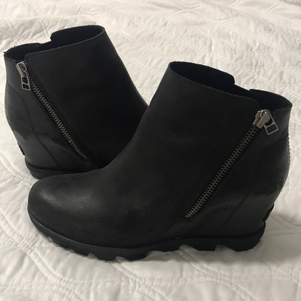 Joan of Arctic Sorel booties